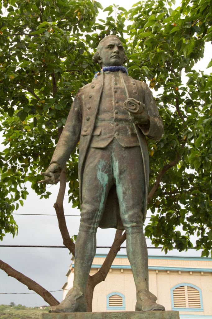 A Statue of James Cook sits in the middle of town commemorating his first landing in Hawaii in 1788.