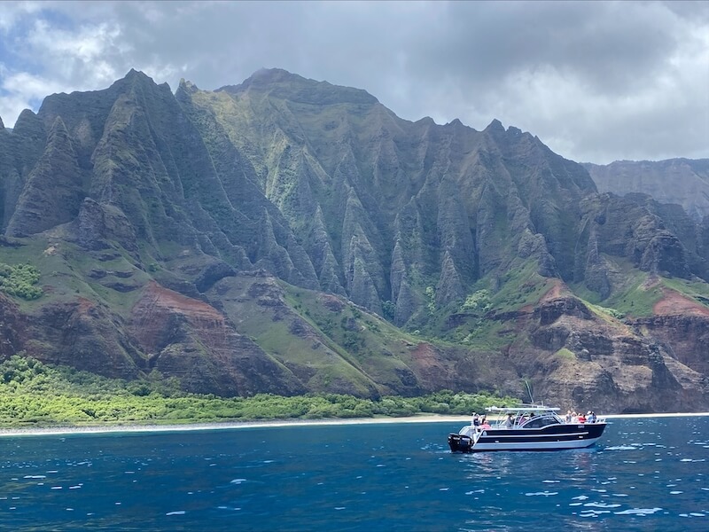 10 Essential Things You Should Bring for a Na Pali Coast Tour