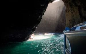 The Na Pali Coast Sea Caves: What They Are and How to See Them by Boat