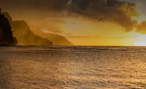 Na Pali Sunset Cruise: Why Smaller Catamarans Deliver a More Relaxed Experience